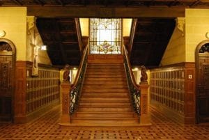 Escalera principal Bellas Artes de Álava.